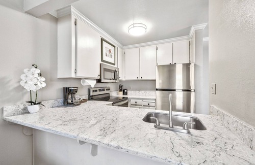 South Lake Tahoe Complejo | Great Relaxing Overnight Stay! 2 Comfortable Units, Free Breakfast, Pets Allowed