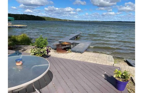 Bonnyville Cabina | Great Rustic 4 Beds Beach Front Cabin