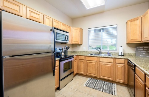 Paradise Valley Village Condominio | Great Scottsdale Location w/ Heated Pool & Spa