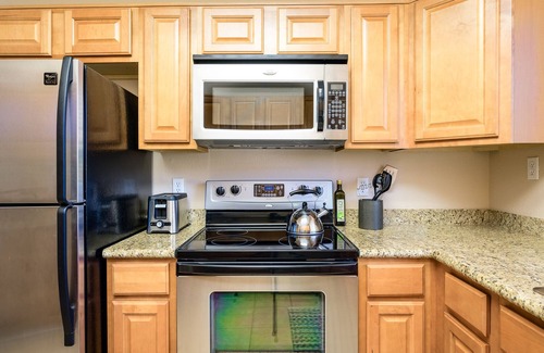 Paradise Valley Village Condominio | Great Scottsdale Location w/ Heated Pool & Spa