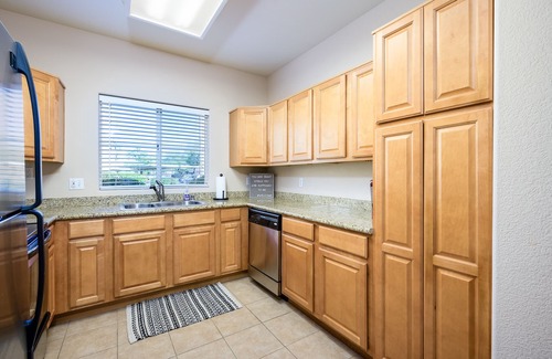 Paradise Valley Village Condominio | Great Scottsdale Location w/ Heated Pool & Spa
