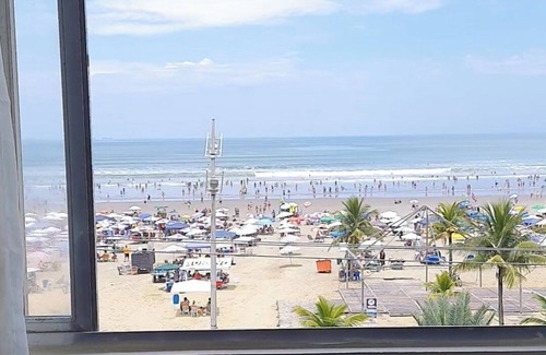 Praia Grande Apartamento | Great sea front apartment, foot in the sand