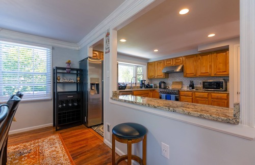 Fairfax Casa | Great single family house near multiple stores and shopping centers