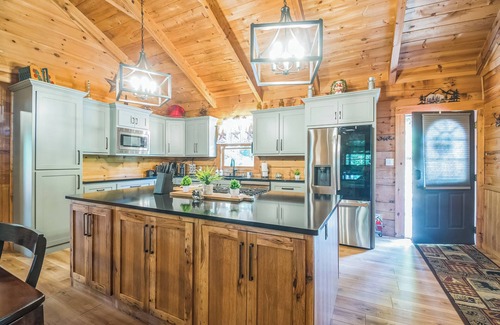 Kodak Cabina | Great Smoky Mountain, Hot Tub, Mins to Dollywood