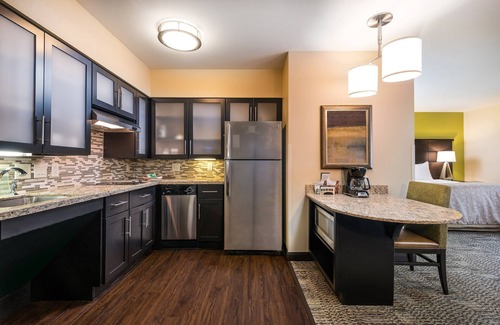 Altoona Apartamento | Great Studio | Free Breakfast, Indoor Pool