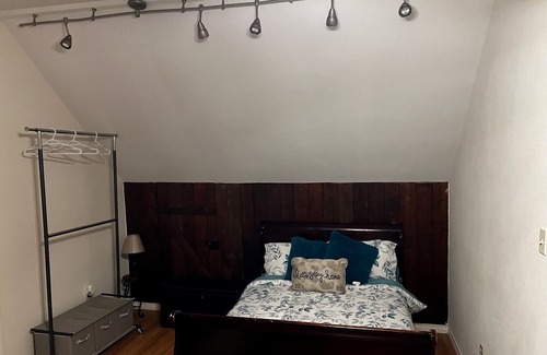 Chalmette Apartamento | GREAT STUDIO SUITE...above garage suite over looking pool