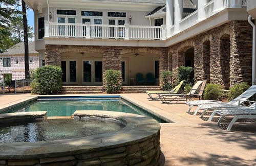 Reynolds Landing Casa | Navidad perfecta para la familia extendida !! Lago tranquilo alejarse! Duerme 16!
