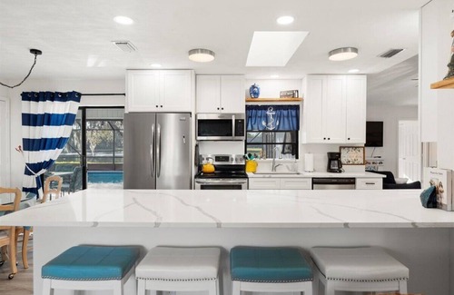 Port Orange Casa | Great Sunsets on Lake & Heated Pool / 4-bedroom house