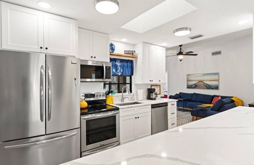 Port Orange Casa | Great Sunsets on Lake & Heated Pool / 4-bedroom house