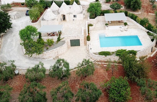 Cisternino Villa | Hermosa villa con estilo de trullo, piscina privada infinita de 12 x 6 m y más de 500 m² de terrazas