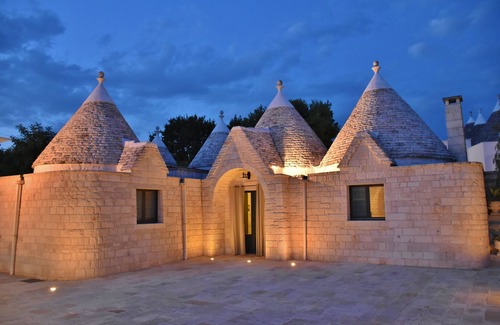 Cisternino Villa | Hermosa villa con estilo de trullo, piscina privada infinita de 12 x 6 m y más de 500 m² de terrazas