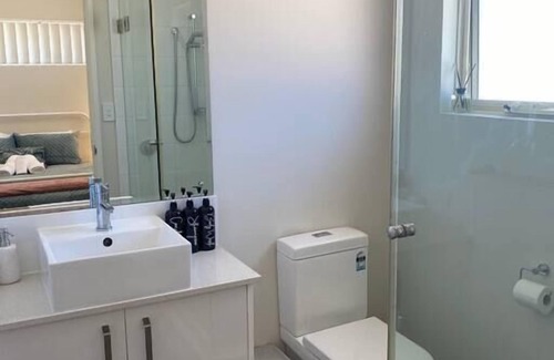 Bassendean Apartamento | GREAT VALUE CLOSE AIRPORT/SHOPS WIFI NETFLIX WINE
