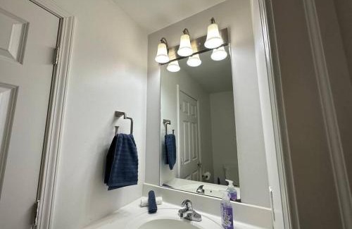 Stockade Historic District Apartamento | Great Value Close to Proctors Gorgeous Townhouse