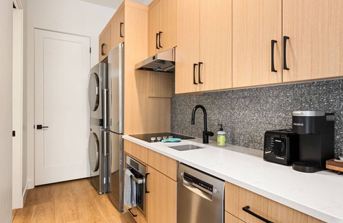 Hurricane Casa | Great Value! Comfy Classy Casita! Kitchen & W/D