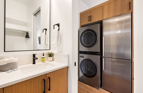 Hurricane Casa | Great Value! Comfy Classy Casita! Kitchen & W/D