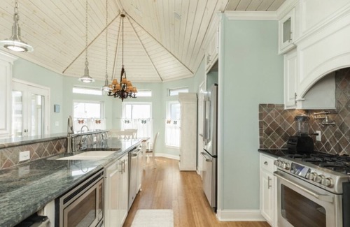 Pirates Beach Casa | Great Value, Five Minute Walk to Beach, Sleeps 12, Golf Cart