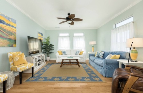 Pirates Beach Casa | Great Value, Five Minute Walk to Beach, Sleeps 12, Golf Cart