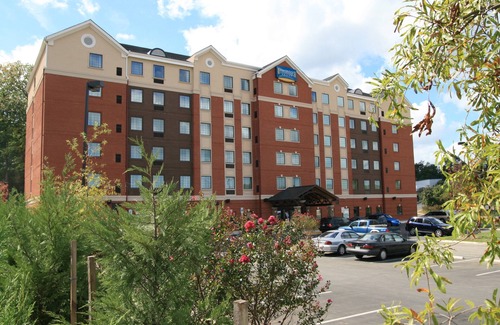 Aquia Harbour Condominio | Great Value! Relaxing Retreat in Stafford! Shared Indoor Pool + 24h Business Center
