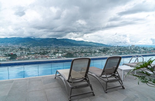 San Pedro Apartamento | Great Veiws 17th Floor IFreses! WiFI, A/C, Pool.