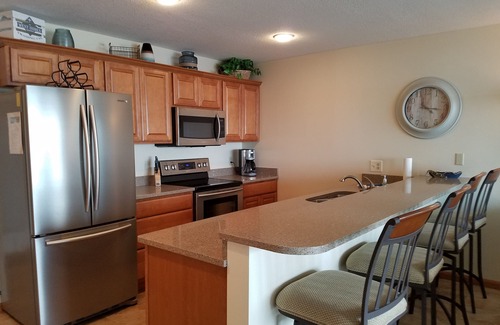 Osage Beach Condominio | ¡GRAN VISTA! ¡Actualizado! Frente al lago! ¡Ascensor! Muy cerca de tiendas y restaurantes. Wifi