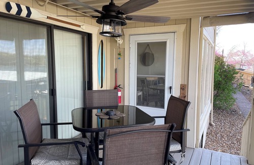Osage Beach Condominio | ¡GRAN VISTA! ¡Actualizado! Frente al lago! ¡Ascensor! Muy cerca de tiendas y restaurantes. Wifi