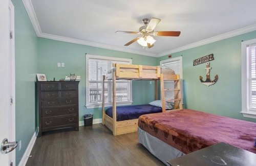 Delacroix Cabina | Great view of bayou-fishing lodge- sleeps 6. Fish cleaning station & bbq pits.