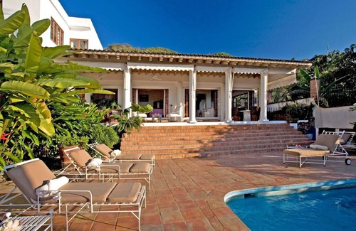 Conchas Chinas Villa | Hermosa Villa con Increíbles Vistas de la Bahía en Puerto Vallarta
