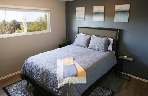 Thousand Oaks Casa | GREAT VIEWS - Over the Oaks - Stylish - Whole Home