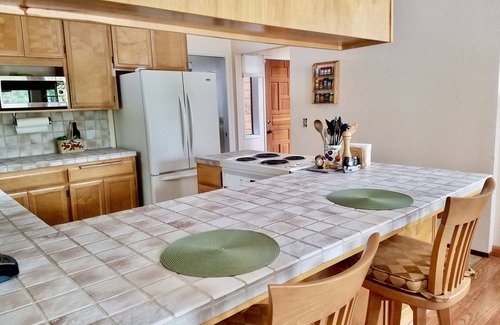 Arnold Cabina | Great Views! Pool, Large Jet-Tub, King Bed, Shufflebrd, Snow Sledding, Generator