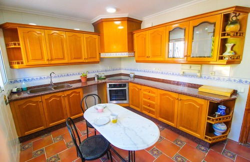 L'Albufereta Chalet De Esquí | Great Villa, Sea Views, 20 Secs Walk to the Beach, Bbq, 9 People