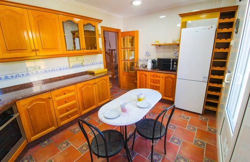 L'Albufereta Chalet De Esquí | Great Villa, Sea Views, 20 Secs Walk to the Beach, Bbq, 9 People
