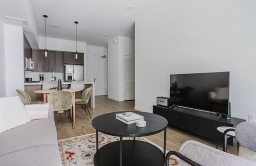 Warner Center Apartamento | Great Woodland Hills 2BR w/ Pool, Gym, Lounge & BBQ, by Blueground