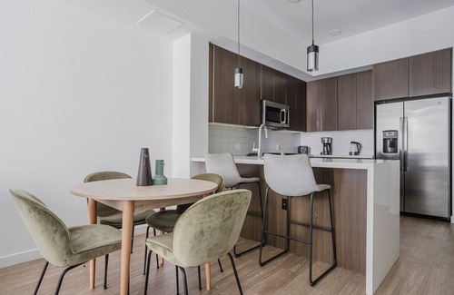 Warner Center Apartamento | Great Woodland Hills 2BR w/ Pool, Gym, Lounge & BBQ, by Blueground