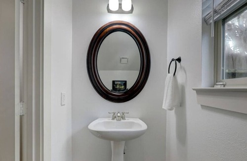 Shady Acres Casa | Greater Heights 3/2.5 Stunning