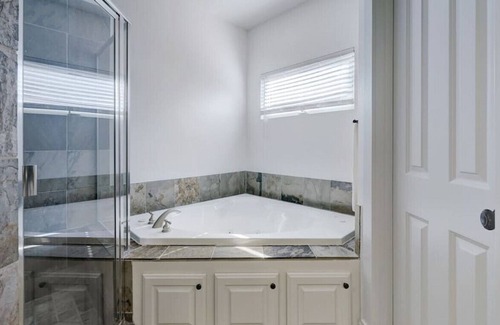 Shady Acres Casa | Greater Heights 3/2.5 Stunning