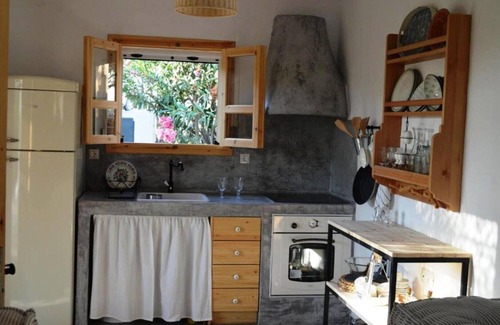 Stegna Cabaña | Greek cottage in a quiete privet garden close to the beach.