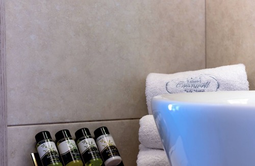 Nea Skioni Hotel | Greek Pride Cronwell Rahoni