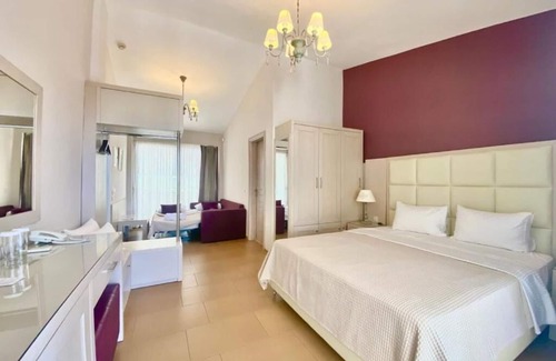 Nea Skioni Hotel | Greek Pride Cronwell Rahoni
