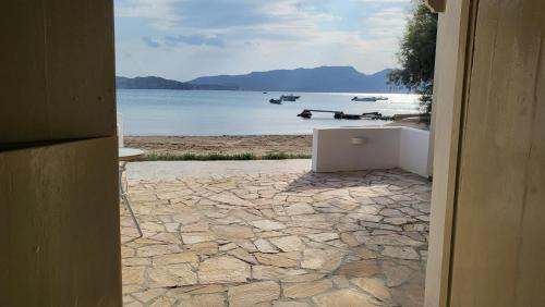 Milos Apartamento | Greelax beachfront house