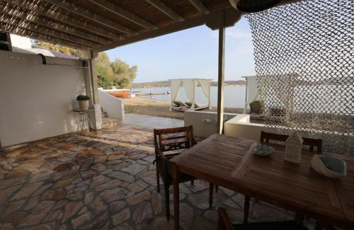 Milos Apartamento | Greelax beachfront house