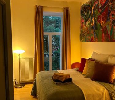 Zizkov Apartamento | Green balcony & king size bed