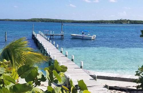 Lubbers Quarters Cay Casa | Green Bananas Cottage con playa de arena y muelle privado