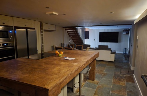 Wharncliffe Cabaña | GREEN BARN, pet friendly, character holiday cottage in Oughtibridge