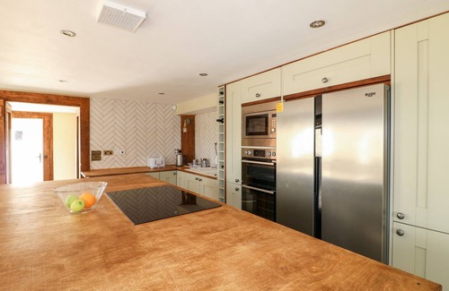 Wharncliffe Cabaña | GREEN BARN, pet friendly, character holiday cottage in Oughtibridge
