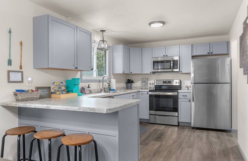 Green Bay Casa | Green Bay Getaway - 4 minute walk to Lambeau and Resch Center
