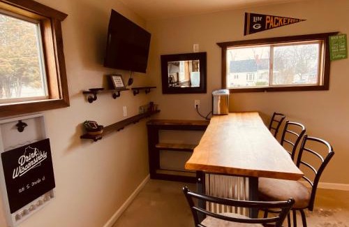 Green Bay Casa | Green Bay Packer Game House or Resch Expo less than 1 mile from Lambeau Field