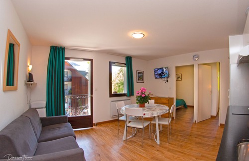 Bagneres-de-Luchon Apartamento | Descanso verde: Appart. T3 *** Turismo amueblado