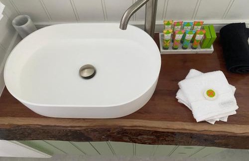 Mount Tamborine Casa | Green Cauldron, Homestay, Tamborine Mountain, Private Room, Ensuite, Private Courtyard, Gold Coast Views