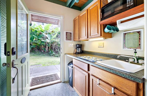 Holualoa Cabaña | Casa pequeña verde de Hawaii