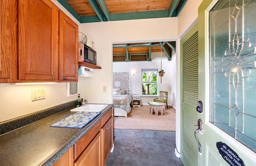 Holualoa Cabaña | Casa pequeña verde de Hawaii